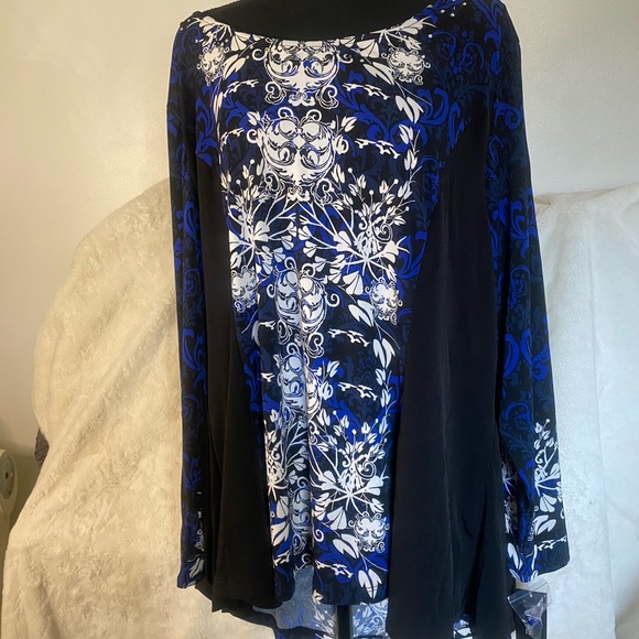 Macys Warm Regards flowy shirt - Picture 3 of 4